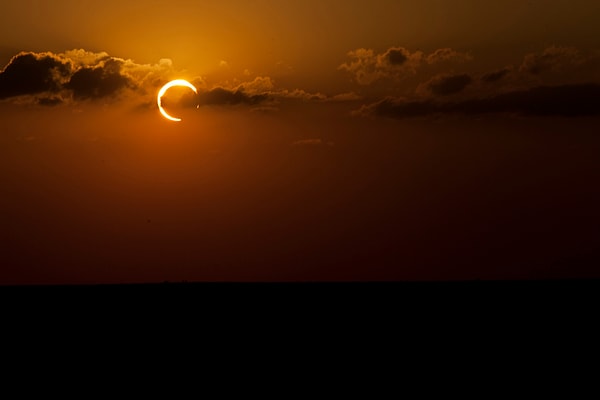 8. В каком месяце прошлого года произошло полное солнечное затмение?