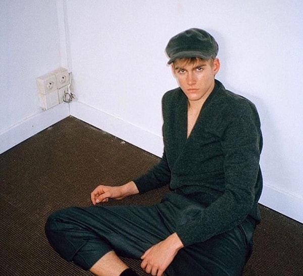 В прошлом году он закончил школу и полностью посвятил себя карьере! В тот момент все взгляды мира моды были прикованы к Пресли!