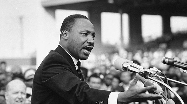 3. "У меня есть... - чтобы однажды наша нация поднялась в полный рост и воплотила в жизнь истинное значение своего кредо - истину, которую мы считаем самоочевидной: все люди созданы равными", - Мартин Лютер Кинг