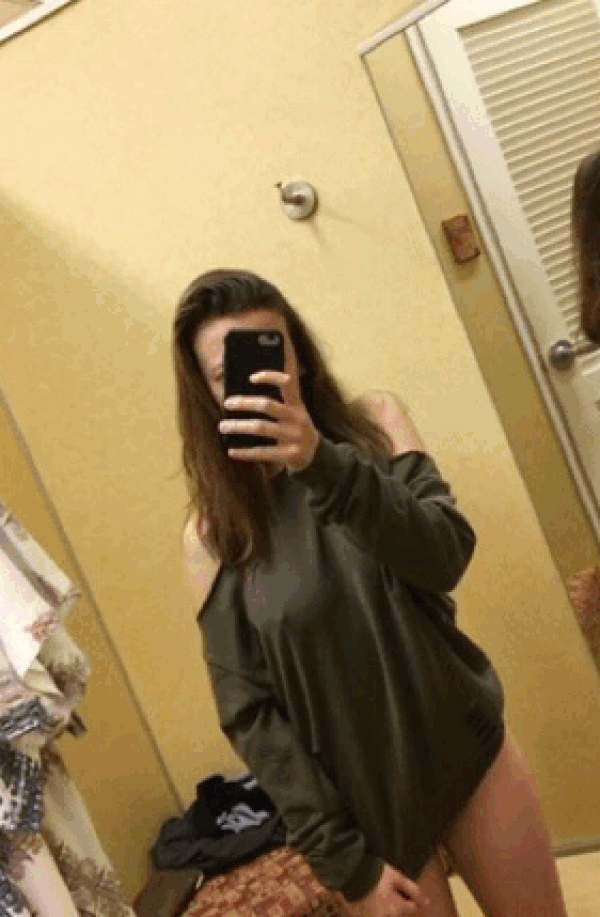 11. Селфи-сторис, где он(а) закрывает лицо телефоном