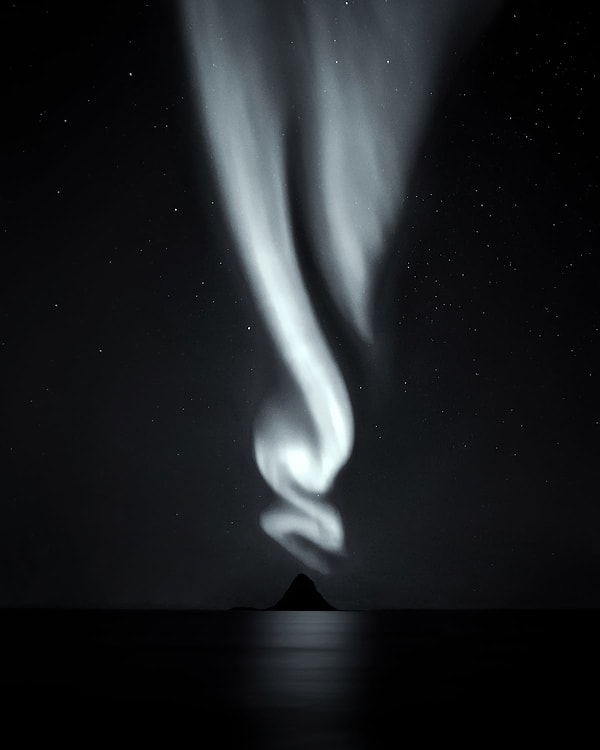 11. "Танцы Северного сияния - Монохром"