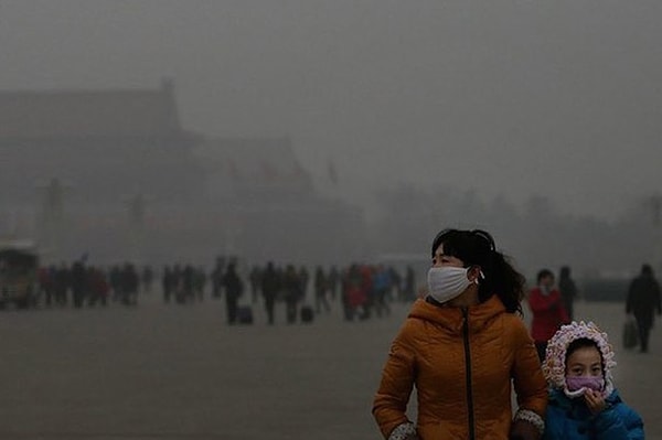 11. Дышать воздухом Пекина - все равно что выкуривать 21 сигарету в день.