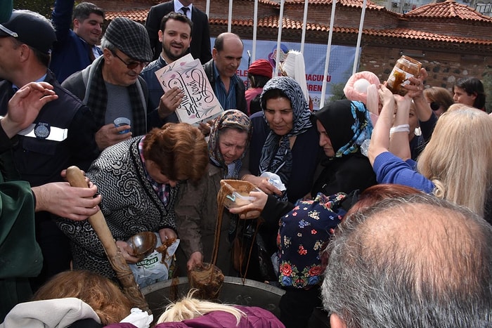 Mesir Macununu Bedava Bulunca Kazana Düşen Yurdum İnsanı