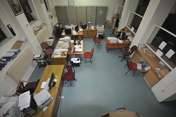 13. Всегда поддерживайте общение с охранниками на работе или на учебе