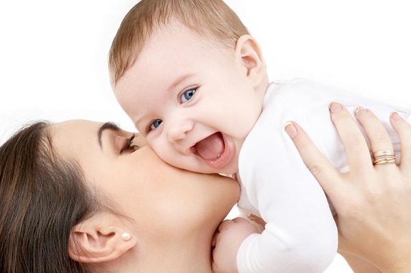 Bebeğin anne ile olan bağlılığını etkiler.