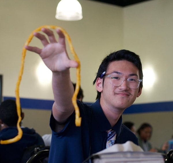 1. Как вам такая картофелина фри? Впечатляет, правда? Теперь вы можете говорить всем, что наедаетесь одной картофелиной 😂