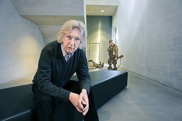 Вот и сам художник: