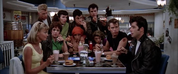 12. В кафе никто из героев не ест еду, которую они заказали