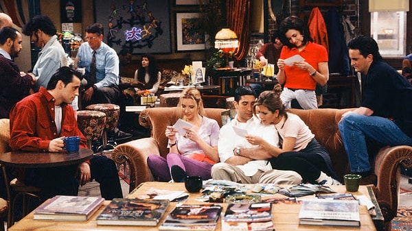 14. Момент, когда персонажи обсуждают другого в двух шагах от него, и он этого не слышит