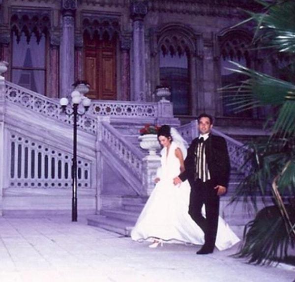 Tanıştıktan iki gün sonra edilen evlenme teklifinin ardından 1996'da dünya evine girdiler.