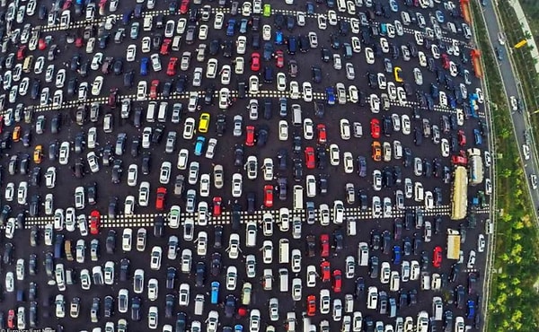 10. Самая большая пробка в мире произошла в Китае. Она длилась 12 дней и растянулась почти на 100 км.