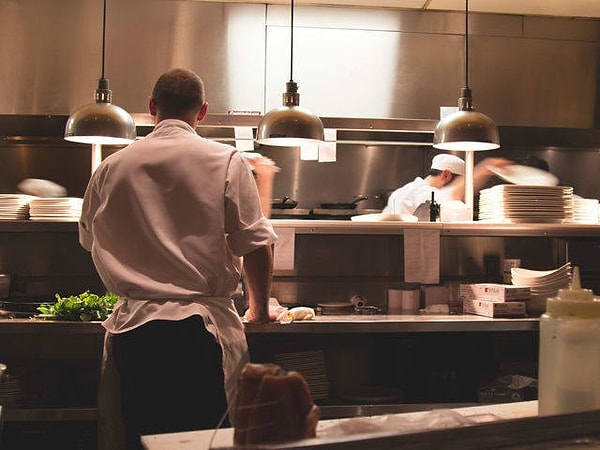 2. Пища готовится быстрее в кипящей соленой воде.