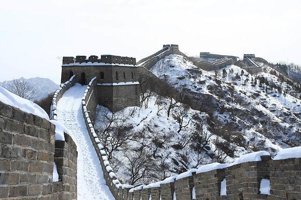 14. Çin Seddi'nde dünyanın en uzun kar yolu dikkatleri çekti.