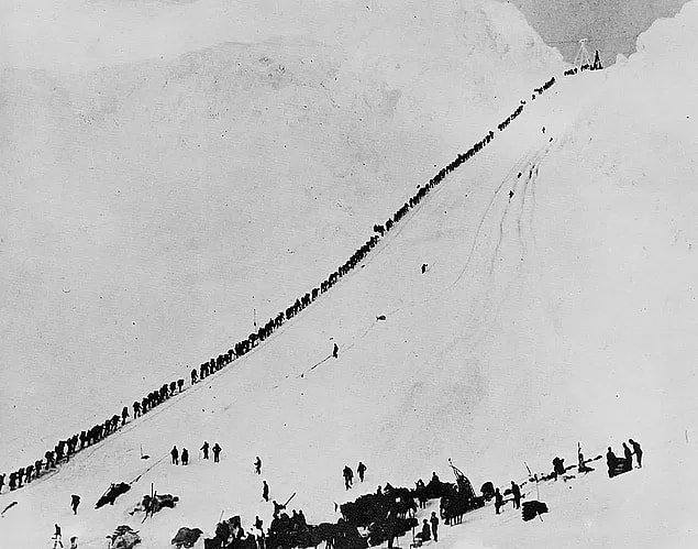 7. Gold hunters passing through Chilkoot Trail in spite of winter conditions, 1898