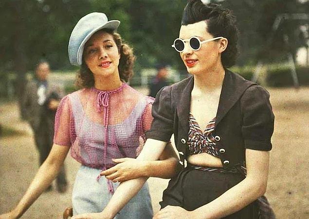 15. Two women from Paris, in 1930s
