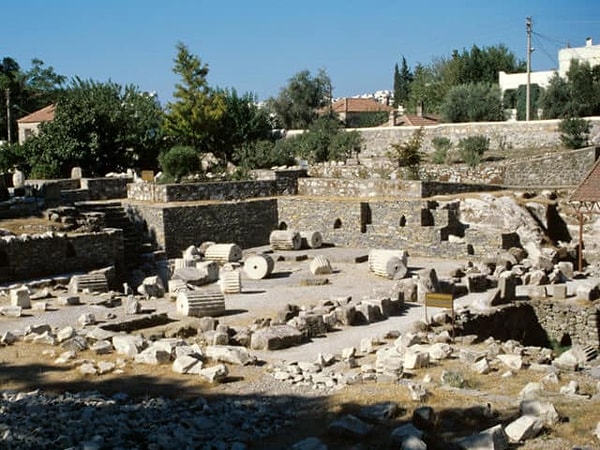 6. В каком турецком городе сегодня бы мог стоять Галикарнасский мавзолей, если бы он не был разрушен землетрясениями в 13-м веке?