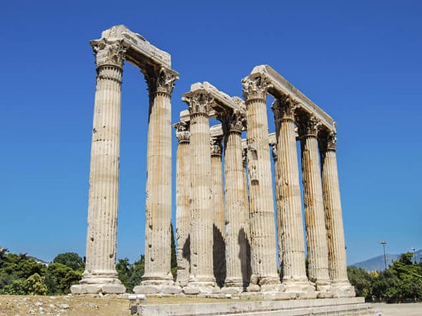 7. Где располагался Храм Артемиды?