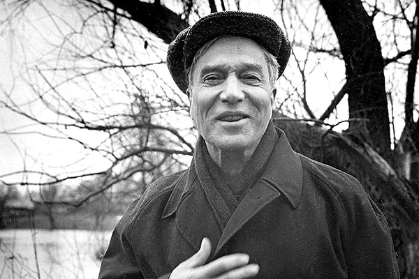 3. "Любить иных - тяжелый крест..." Борис Пастернак