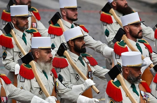 3. В какой стране саперы Иностранного легиона могут носить такую форму?