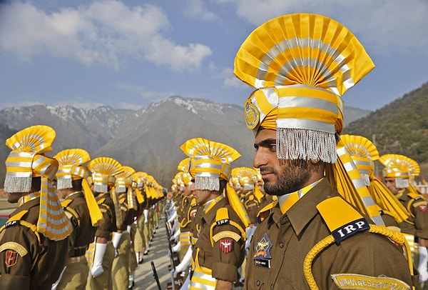 4. А такие забавные фуражки можно увидеть у бойцов в...