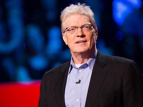 Ken Robinson konuşmasında öncelikle, bütün çocukların olağanüstü yeteneklere sahip olduğunu vurguluyor.