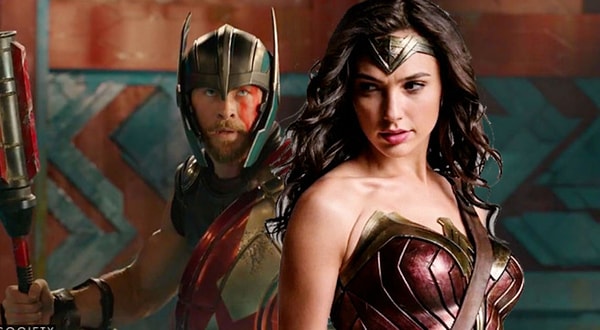 Ryan Reynolds gibi Chris Hemsworth da Wonder Woman'ın vizyonda olduğu sıralar filmi ve Gal Gadot'u övmüştü.