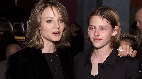 Kristen Stewart, 2002 yapımı Panik Odası adlı filmde rol aldığında henüz 12 yaşındaydı. O günden bugüne çok sayıda filmde yer aldı, oyunculuğuyla adından sıkça söz ettirdi. Yıllar içerisinde hızla ve sürekli değişen saçları ise her zaman gündeme damgasını vurdu!