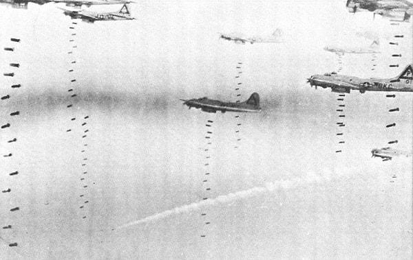 13-14 Şubat 1945'te İngiliz ve Amerikan Hava Kuvvetleri'nin gerçekleştirdiği bombalama çok büyük tartışmaları beraberinde getirmişti.