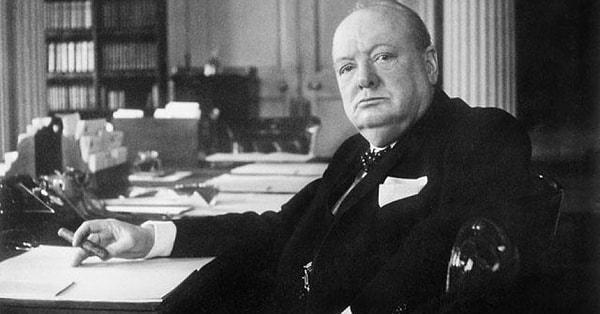 Dönemin İngiltere başbakanı Winston Churchill'in emriyle başladı bombardıman.