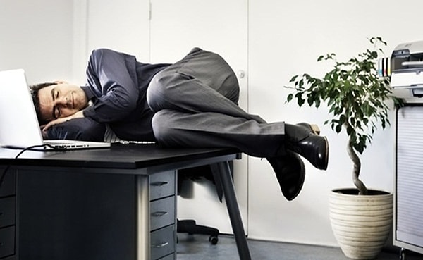 2. Спать на рабочем месте - это что?