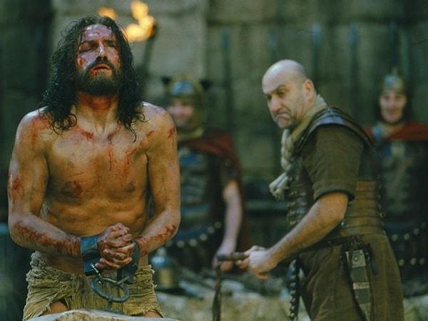 14. 'Tutku - İsa Mesih'in Çilesi'nin çekimleri sırasında, Jim Caviezel'e yıldırım çarptı. 😱