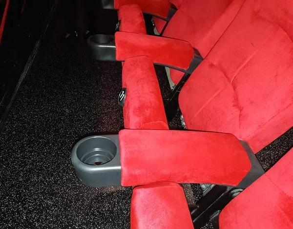 25. Bardak tutucular, 1980'li yıllarda sinema salonlarındaki koltuklara eklendi.