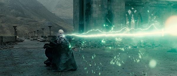 27. Voldemort, Hogwarts Savaşı'nda öldüğünde 71 yaşında olması gerekiyordu.