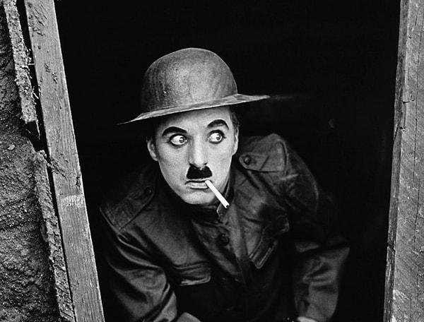 1. Charlie Chaplin kendisini en iyi taklit edenlerin seçildiği bir yarışmaya kimliğini açıklamadan eğlenmek için girmiş ve ancak 8. olabilmiş.
