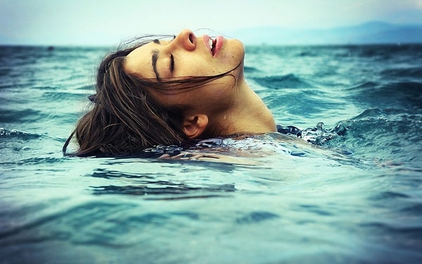 1. Любой негатив может утащить вас на эмоциональное дно