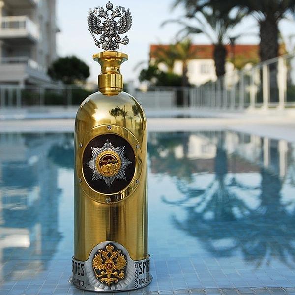 10. 1,2 milyon Euro degerindeki dünyanın en pahalı votkası 'Russo Baltique' Kopenhag'da bulunan votka müzesinden çalındı. Bu votkanın şişesi 3 kg altın ve 2 kg gümüş kaplamalıdır.