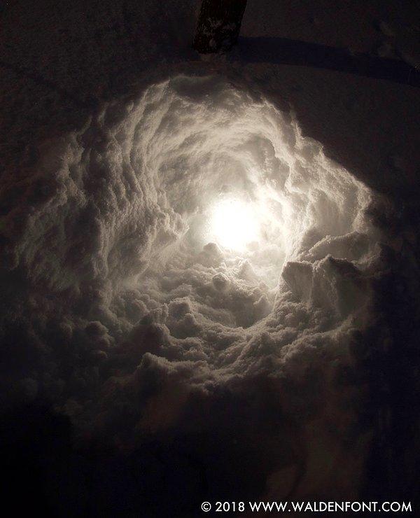 13. Bu manzara gökyüzünün bulutlu bir gecede fotoğraflanmasıyla oluşmadı.