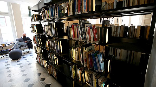 Türkiye'de ilk defa kütüphanelerin '7 gün 24 saat' açık kalmasına yönelik geçen yıl başlayan uygulamada da önemli aşama kaydedildi.
