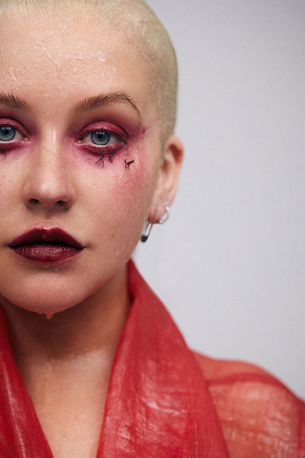 8. И в фотосессии есть и драматичные образы.