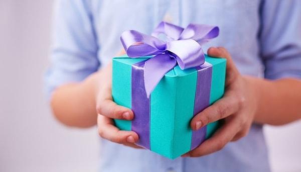 9. Eğer bir doğumgünü partisine katılacaksanız, hediyesiz gitmeyin.