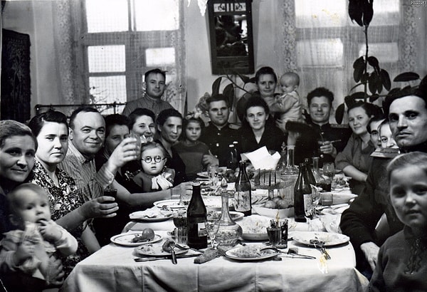 8. Главной темой для обсуждения на семейных сборищах становится то, когда вы выйдете замуж / женитесь / заведете детей 🙄