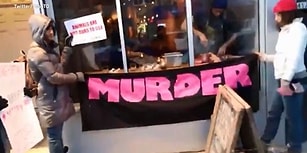 Vegan Protestoculardan Bıkan Adamın Eylemcilerin Gözü Önünde Et Yediği Anlar