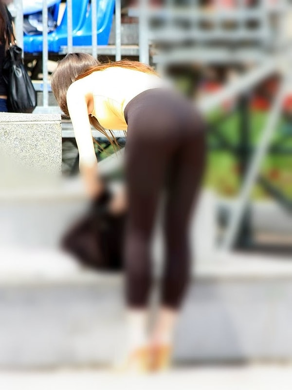 4. Носить просвечивающие лосины на людях