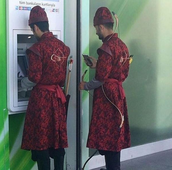 6. "Ну что там, тебе перечислили зарплату за прошлый поход?"