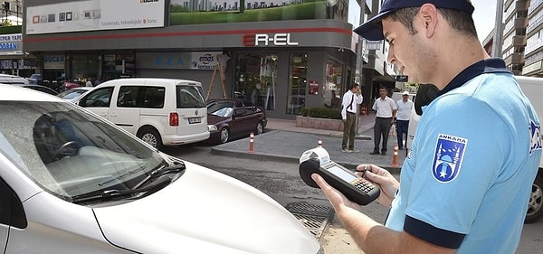 4. Ankara Büyükşehir Belediyesi’ne bağlı tüm otoparklarda 24 saatlik araç parkı ücreti 1 liraya düşürüldü. Üstelik 1 saatlik park ise tamamen ücretsiz.