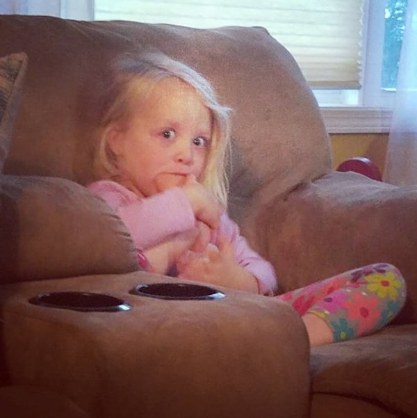 14. Если вы задаетесь вопросом, что у нее во рту - это нога