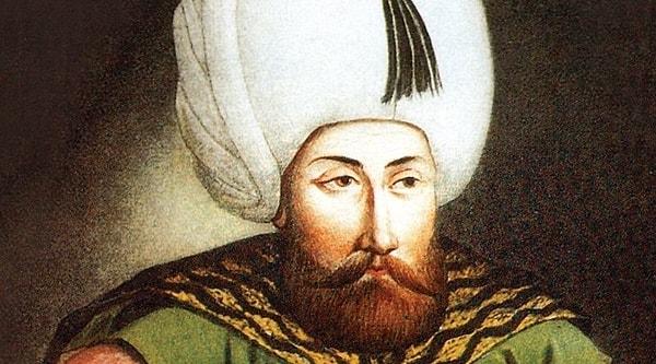 Sultan II. Selim, hamamda bir cariyeyi kovalarken dengesini kaybedip düştü ve hamamda ölen tek padişah olarak tarihe geçti.