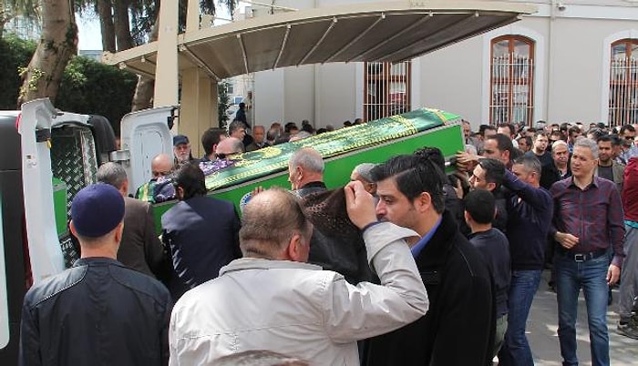 Türkiye'de Sıradan Bir Gün: Cemaat Cenaze Namazını Kıldı, Mezarlığa Gitti, Tabut Boş Çıktı
