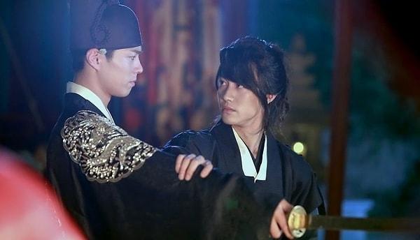 Veliaht Prens Hyomyeong'un en yakın arkadaşından bahsetmeden geçmeyelim.  Kwang Dong Yeon dizide, Veliaht Prens Hyomyeong'un sadık hizmetkarı ve en yakın arkadaşı Kim Byung Yeon olarak karşımıza çıkıyor.