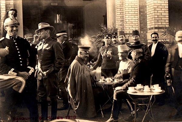 9. Atatürk'ün Osmanlı'da subayken Fransa'da çekilmiş bir fotoğrafı.